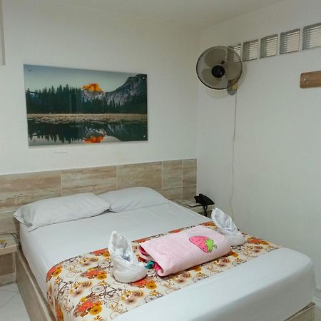 Hotel Brisas Medellin Bagian luar foto