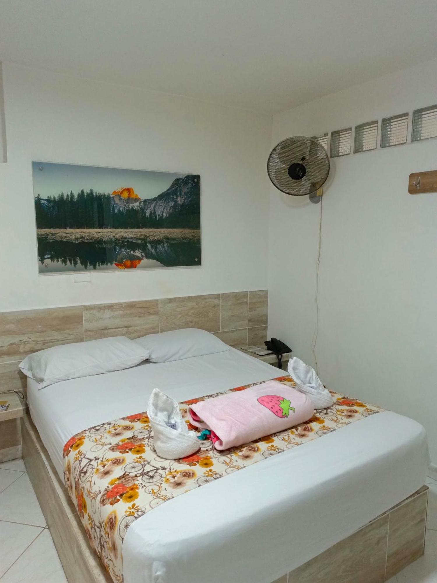 Hotel Brisas Medellin Bagian luar foto